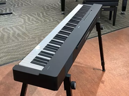 Store Special Product - Yamaha P225 B